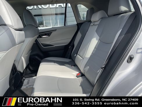 Used 2021 Toyota RAV4 XLE Premium image 10