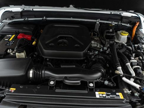 Used 2023 Jeep Wrangler Unlimited Sahara w/ Cold Weather Group AWD/4WD image 30