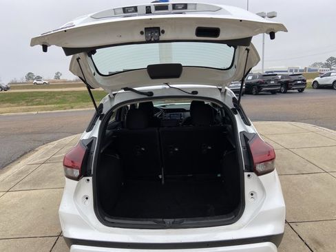 Used 2022 Nissan Kicks S image 25