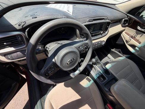 Used 2016 Kia Sorento FWD image 7