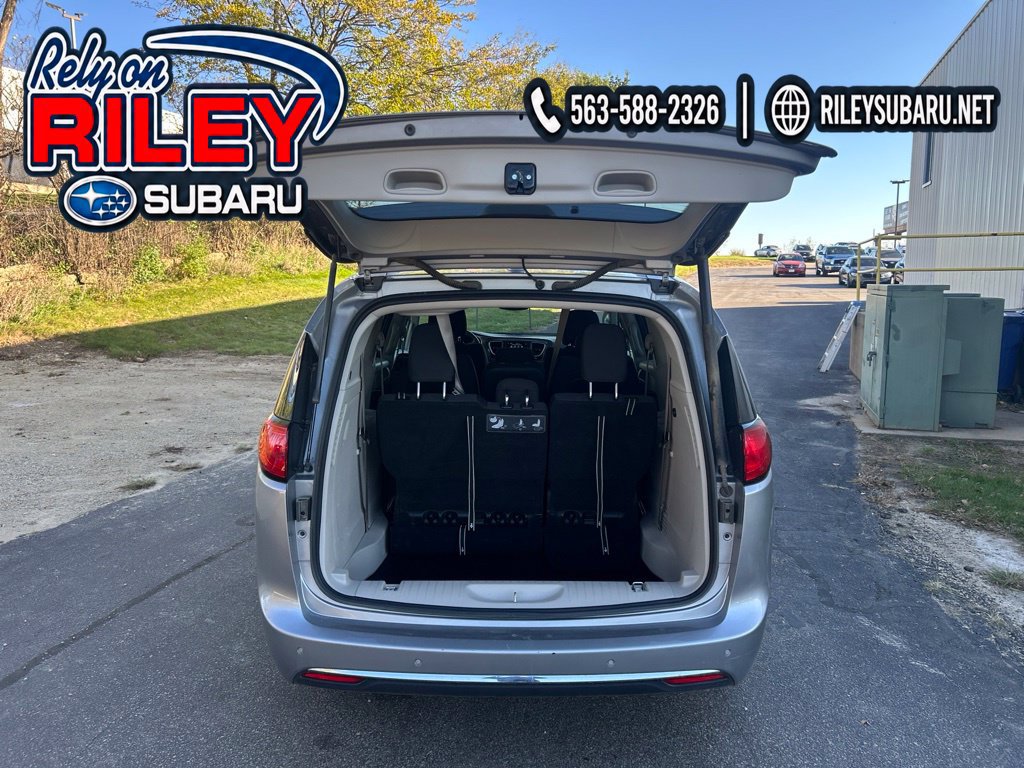 Used 2018 Chrysler Pacifica Touring Plus FWD image 16