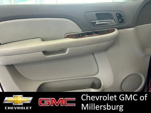 Used 2008 GMC Yukon XL SLT w/ SLT Preferred Equipment Group AWD/4WD image 12