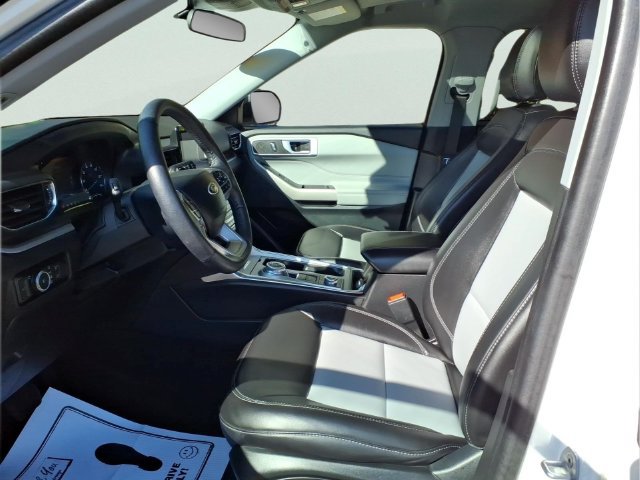 Used 2024 Ford Explorer XLT w/ Equipment Group 202A AWD/4WD image 13