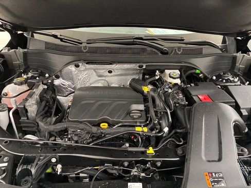 Certified 2025 Chevrolet Trax RS w/ Sunroof Package FWD image 11