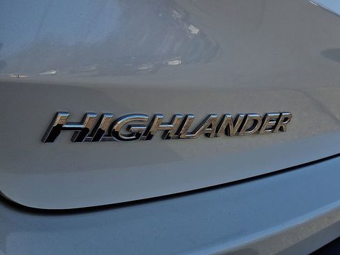 Used 2014 Toyota Highlander XLE image 29