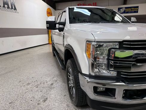 Used 2017 Ford F250 Lariat w/ Lariat Value Package AWD/4WD image 14