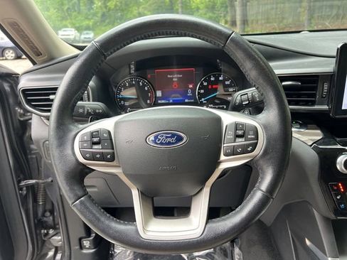 Used 2021 Ford Explorer Limited w/ Equipment Group 301A RWD image 4