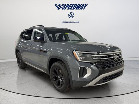 New 2026 Volkswagen Atlas Peak Edition AWD/4WD image 2