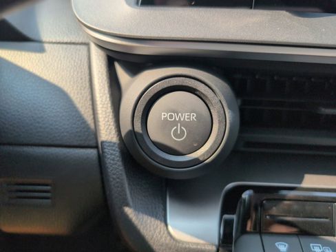 New 2026 Toyota Prius LE image 18