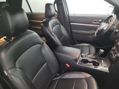Used 2019 Ford Explorer XLT w/ Equipment Group 202A image 21