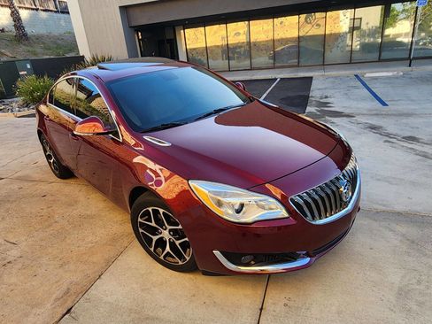 Used 2017 Buick Regal Sport Touring FWD image 2