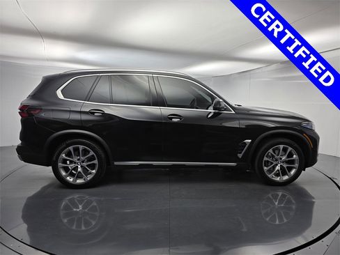 Certified 2024 BMW X5 sDrive40i w/ Premium Package image 3