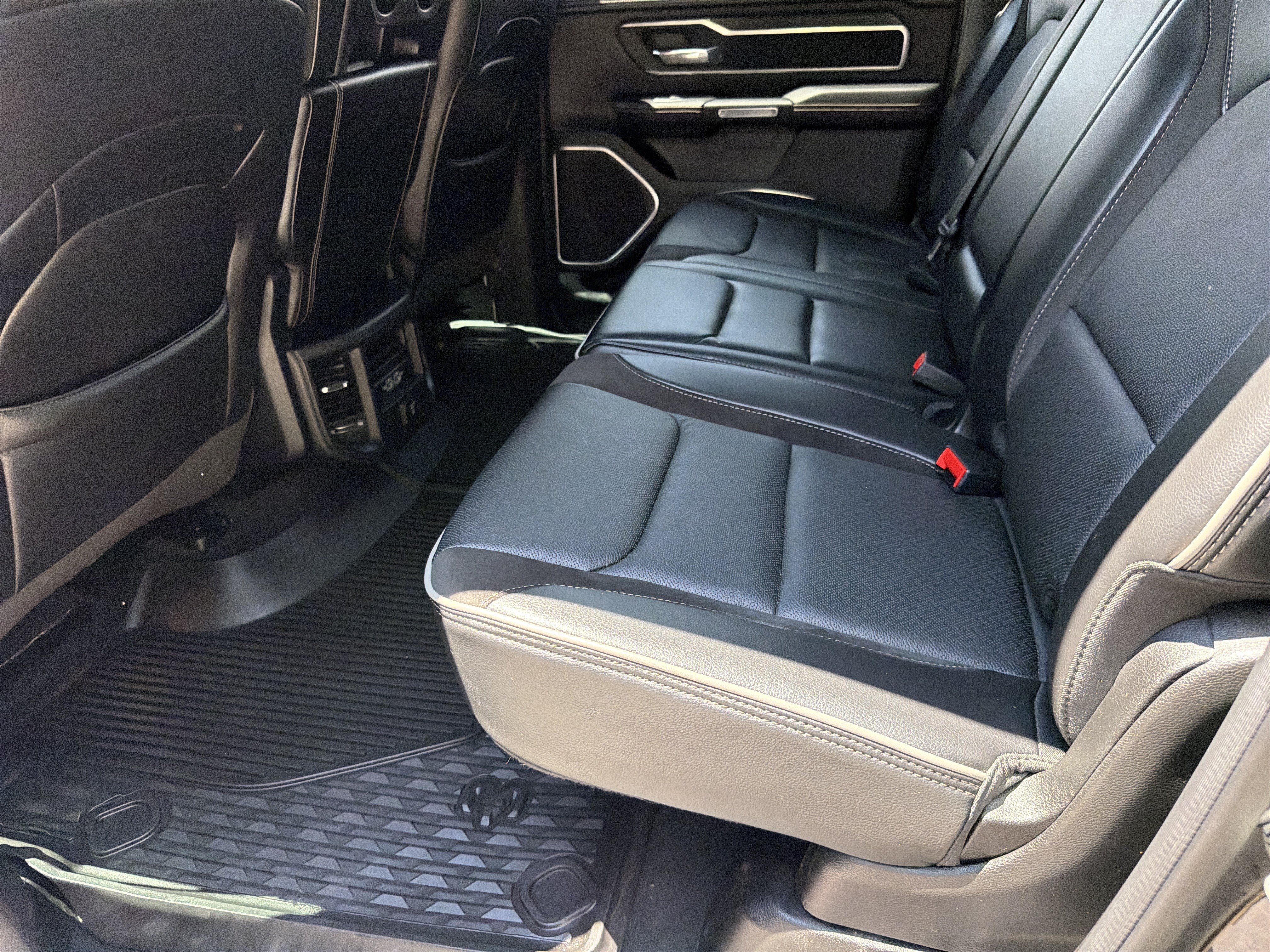 Used 2023 RAM 1500 Laramie RWD image 21