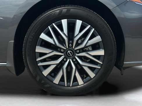 Used 2025 Nissan Altima 2.5 SV w/ SV Premium Package FWD image 30