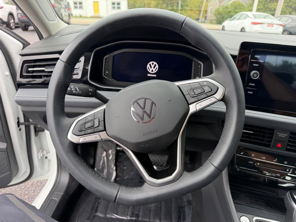 Used 2025 Volkswagen Jetta SEL FWD image 34
