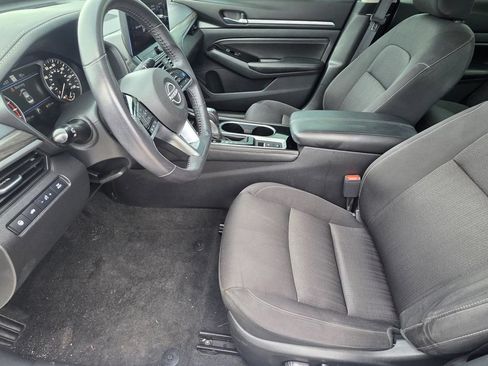 Used 2023 Nissan Altima 2.5 SV w/ SV Premium Package FWD image 6