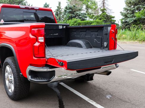 Used 2022 Chevrolet Silverado 2500 LTZ AWD/4WD image 11