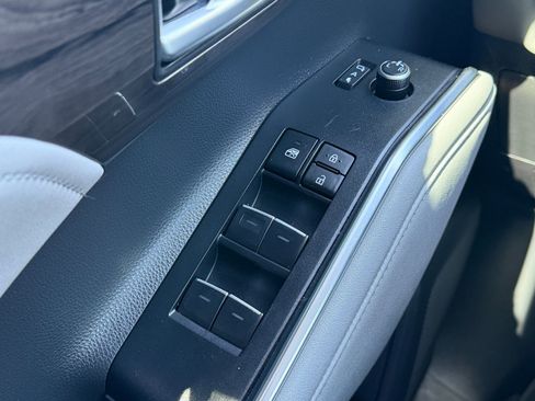 Used 2023 Toyota Highlander Platinum FWD image 28