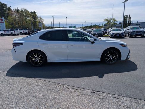 Used 2022 Toyota Camry SE w/ Cold Weather Package FWD image 7