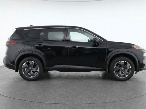 Used 2025 Nissan Rogue SV AWD/4WD image 11