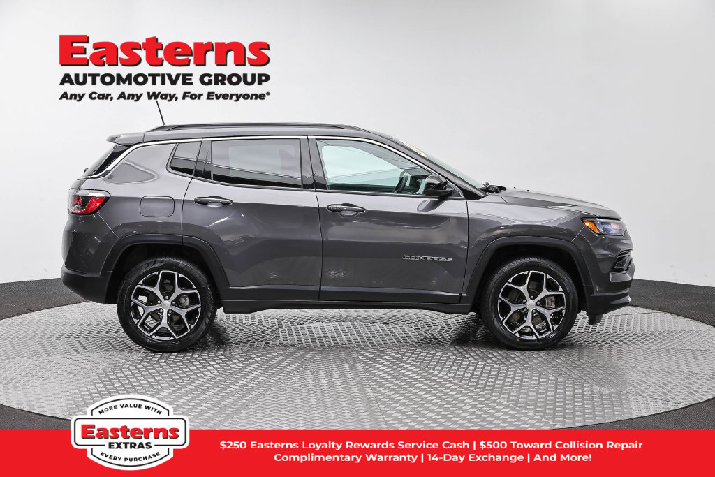 Used 2024 Jeep Compass Limited AWD/4WD image 5