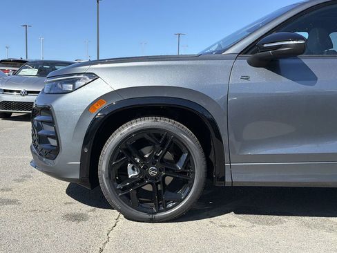 New 2026 Volkswagen Tiguan SE R-Line image 9