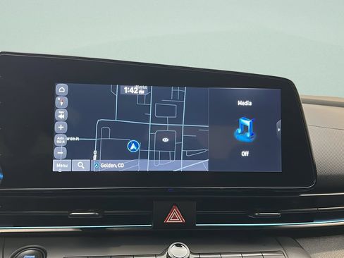 Used 2025 Hyundai Elantra SEL FWD image 25