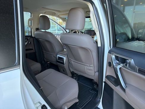 Used 2023 Lexus GX 460 Premium w/ Accessory Package AWD/4WD image 17
