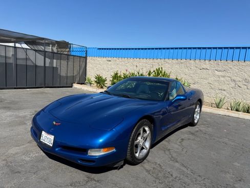 Used 2002 Chevrolet Corvette Coupe w/ Preferred Equipment Group2 RWD image 3