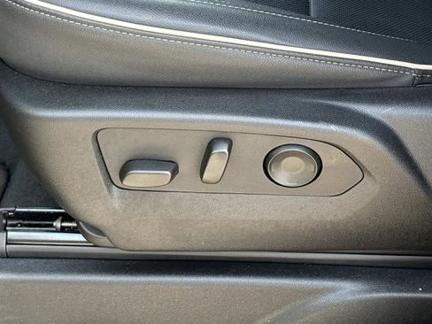 Used 2025 Chevrolet Suburban Premier image 20