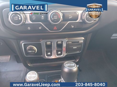 Used 2019 Jeep Wrangler Sport image 16