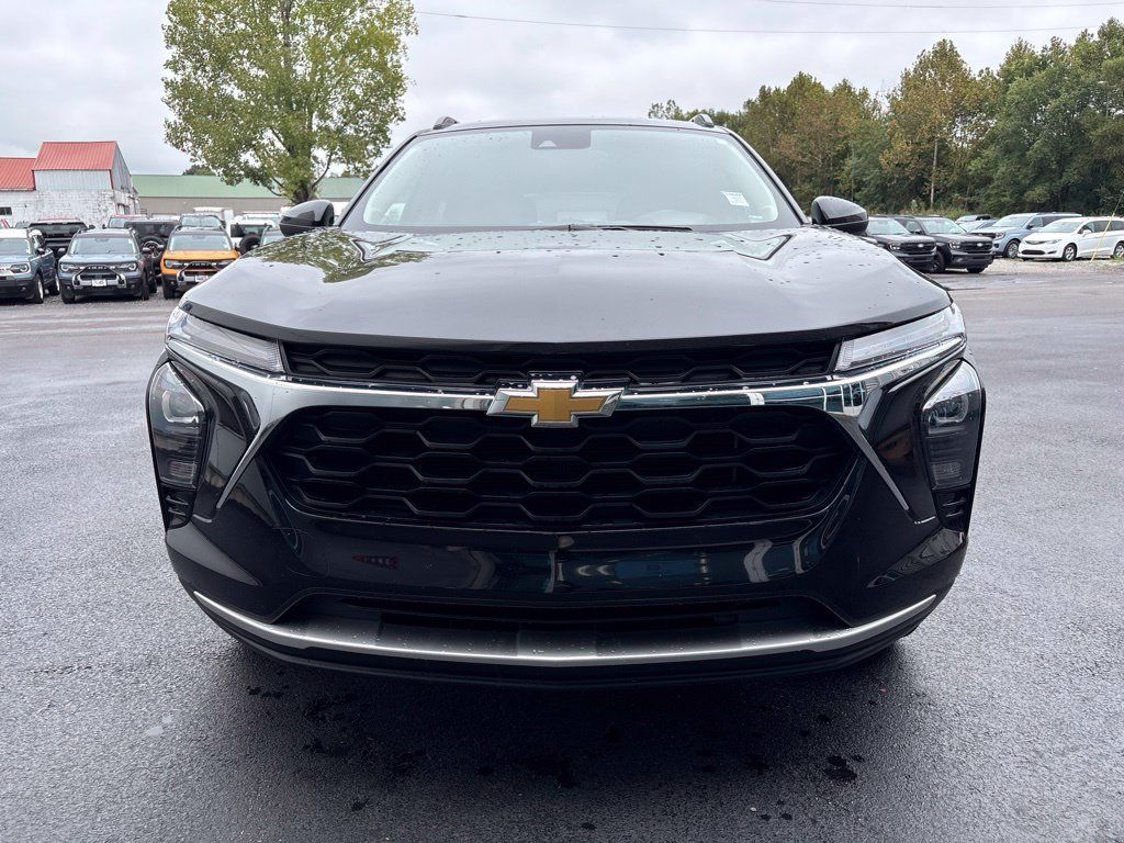 Used 2025 Chevrolet Trax LT FWD image 5