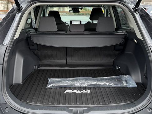 Used 2024 Toyota RAV4 XLE w/ Convenience Package image 5