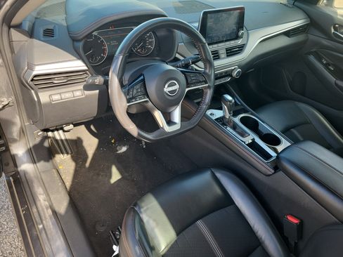 Used 2024 Nissan Altima 2.5 SR FWD image 12