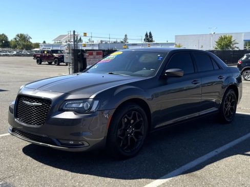 Used 2019 Chrysler 300 S AWD/4WD image 9