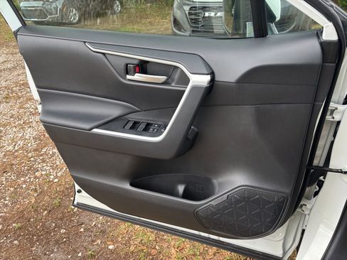 Used 2025 Toyota RAV4 XLE image 20