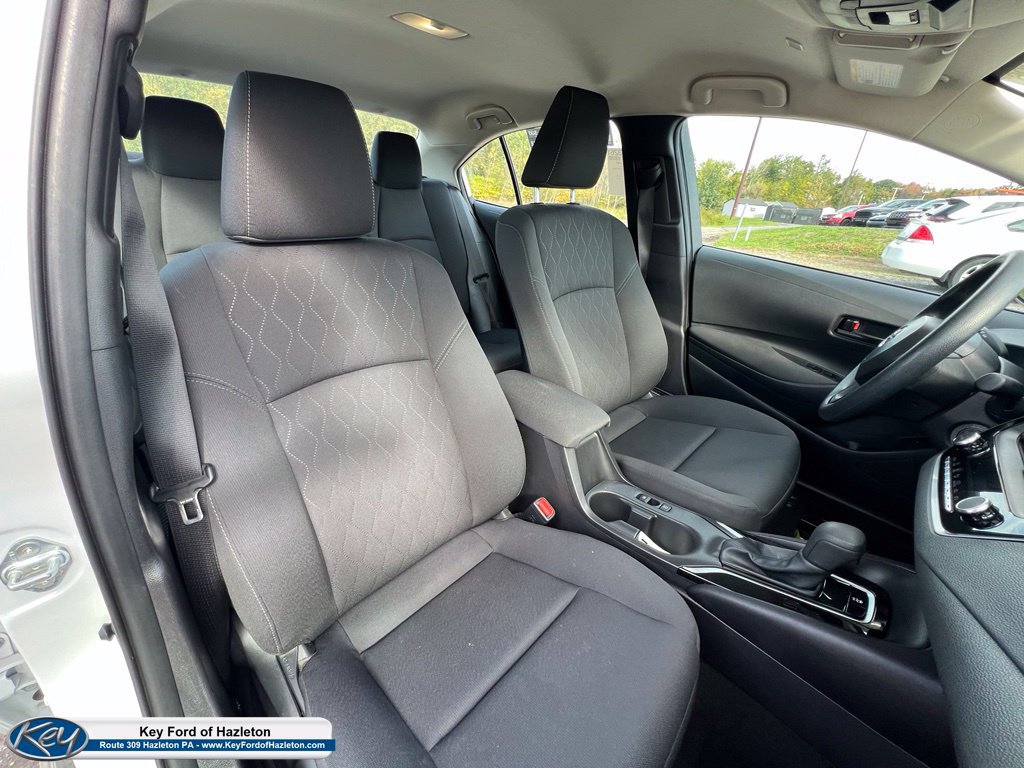 Used 2025 Toyota Corolla LE FWD image 30
