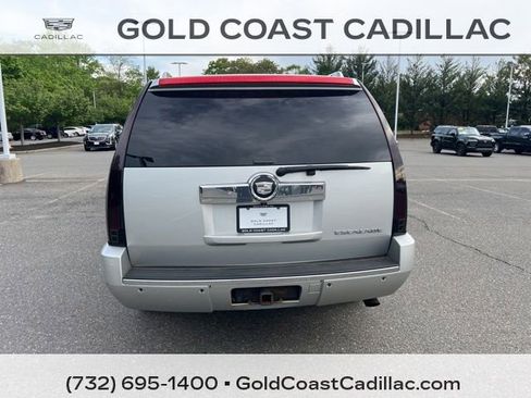 Used 2011 Cadillac Escalade ESV Luxury AWD/4WD image 2