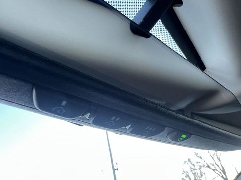 Used 2022 Subaru Outback Premium image 34