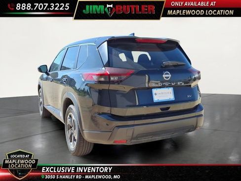 Used 2024 Nissan Rogue SV FWD image 2
