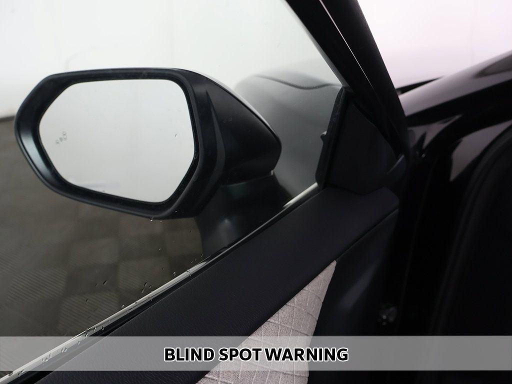 Used 2025 Toyota Camry XLE FWD image 4