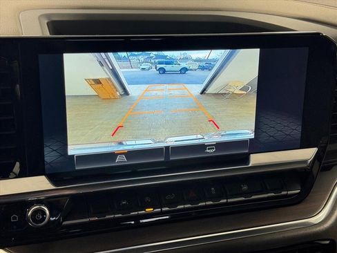 Used 2023 GMC Sierra 1500 SLT w/ SLT Premium Package image 24