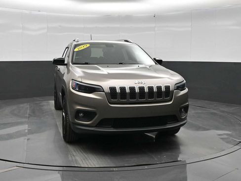 Used 2019 Jeep Cherokee Latitude Plus w/ Comfort/Convenience Group AWD/4WD image 2