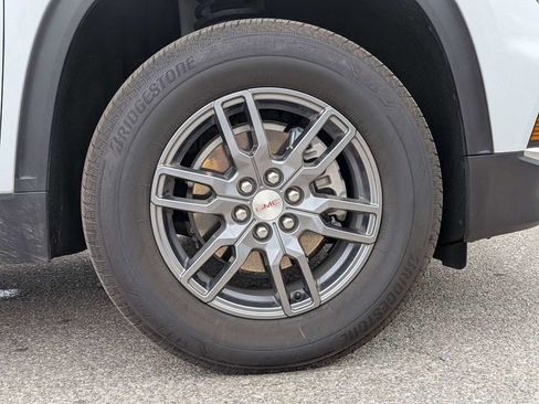 Used 2025 GMC Acadia Elevation image 9