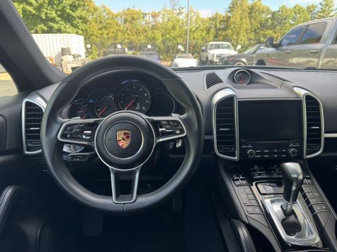 Used 2018 Porsche Cayenne Platinum Edition w/ Premium Package Plus AWD/4WD image 33