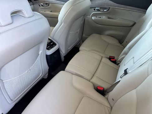 Used 2023 Volvo XC90 T8 Plus w/ Protection Package Premier AWD/4WD image 5