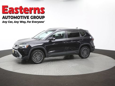 Used 2025 Volkswagen Taos SE FWD image 56