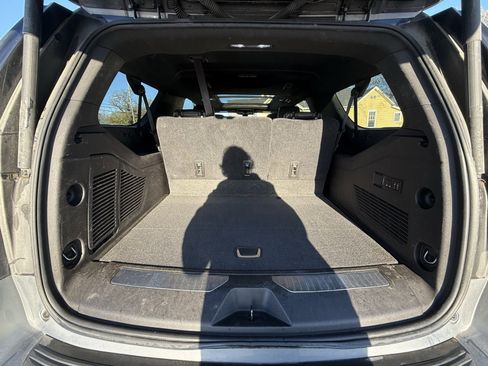 Used 2021 Chevrolet Suburban Premier image 28