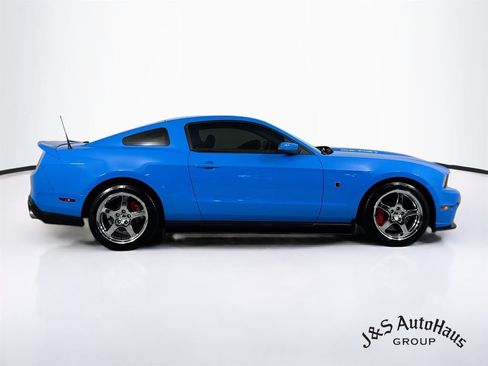 Used 2010 Ford Mustang GT RWD image 8