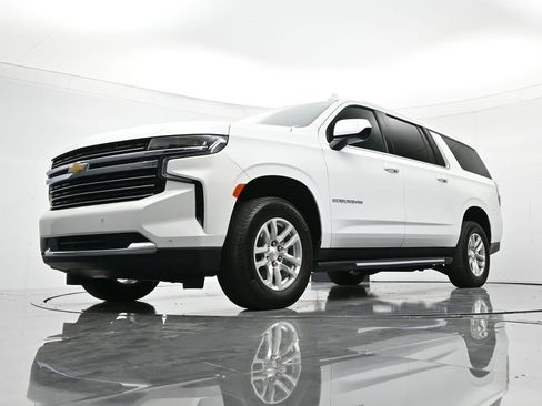 Used 2024 Chevrolet Suburban LT image 37